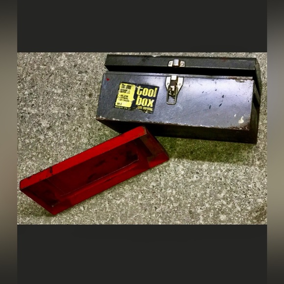 Mid Century Vintage Atkinson Metal Tool Box - Picture 9 of 10